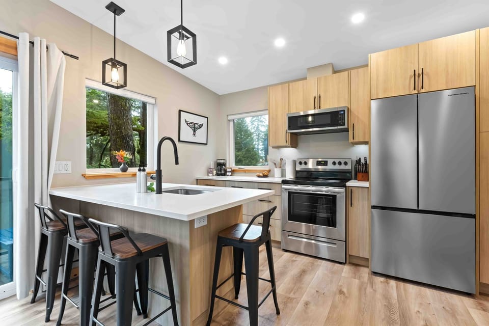 Kitchen Island with 4 stools (no dining table)