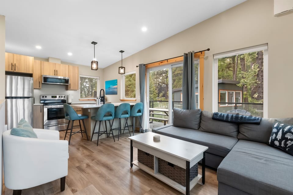 Open concept living/kitchen area