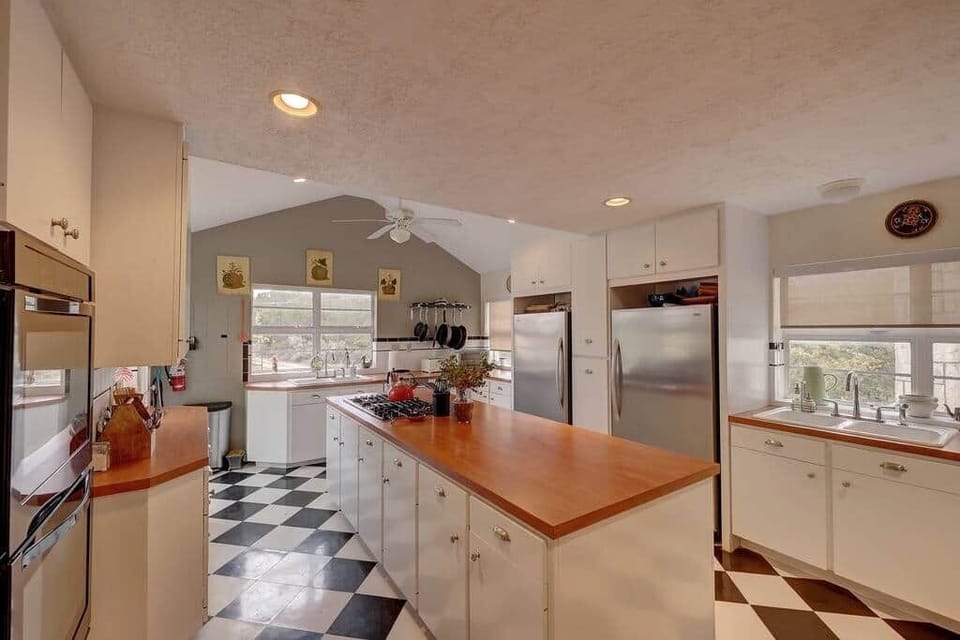 ROL Main House - Kitchen (2)