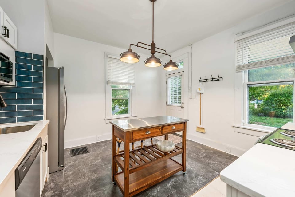 Townhome, 2 Queen Beds, Kitchen, Garden View (German Charm 1) | Private kitchen | Fridge, microwave
