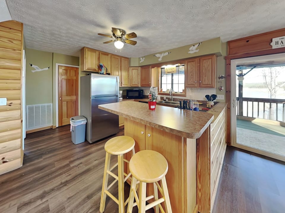 Fully Equipped Kitchen with Stainless Steel Appliances and Breakfast Bar Seating for Two - First Floor