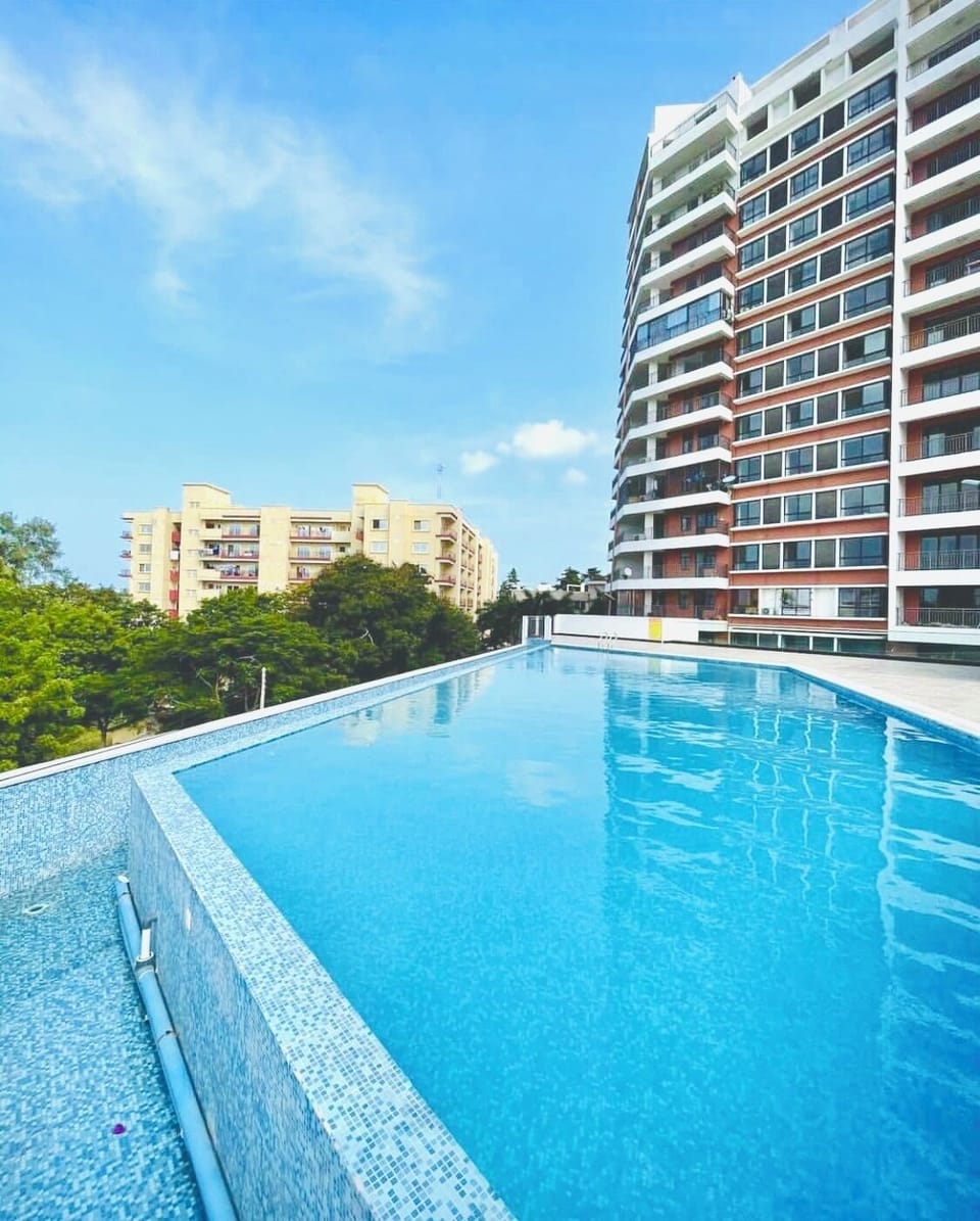 15 outdoor pools