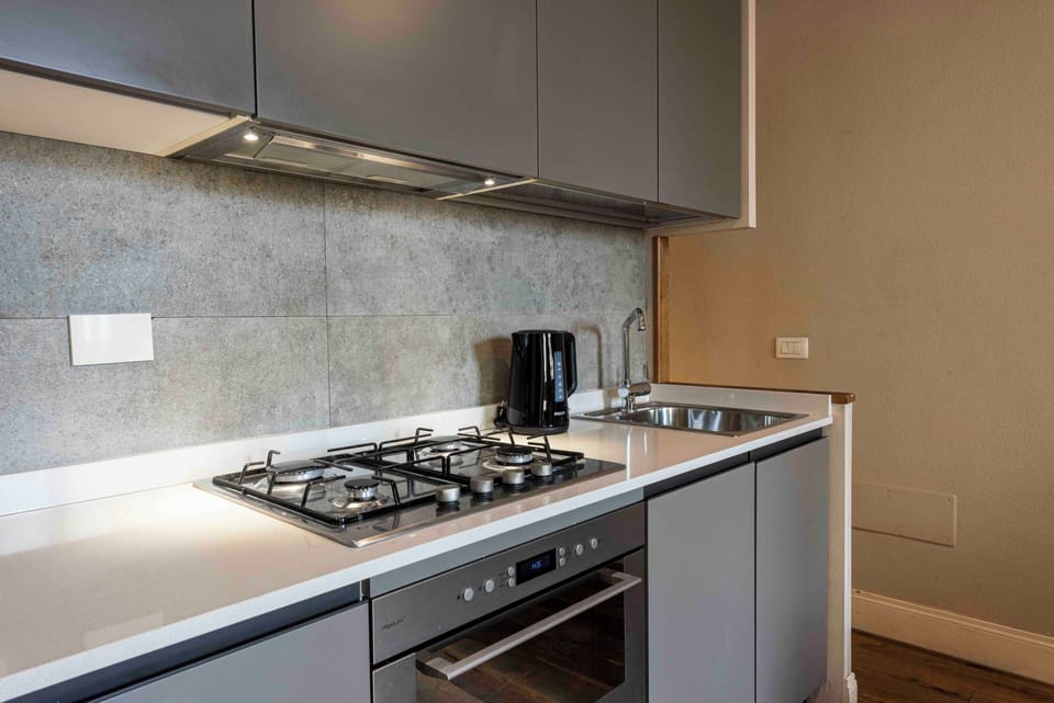 Comfort Duplex, Balcony | Private kitchen | Stovetop