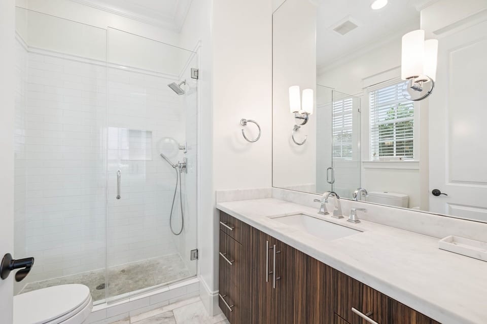 King Guest En-Suite - Single Vanity + Walk-In Shower