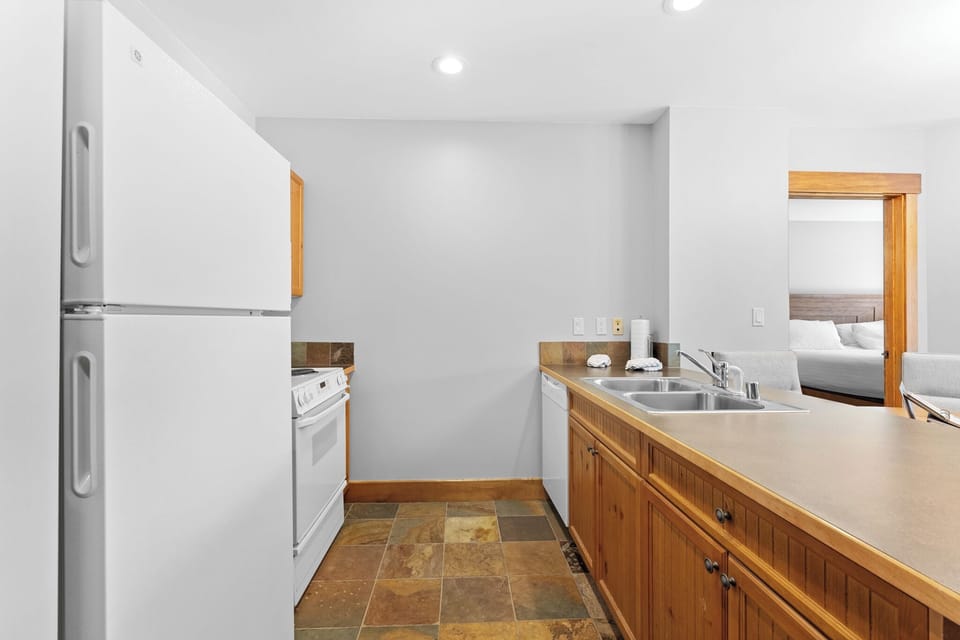 Condo (2 Bedrooms) | Property amenity