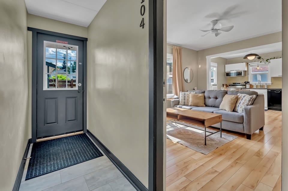 Entrance to Unit from shared hall
