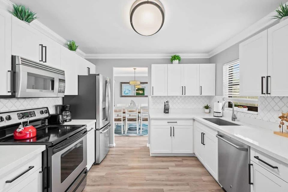Fully appointed kitchen for all of your cooking needs! 