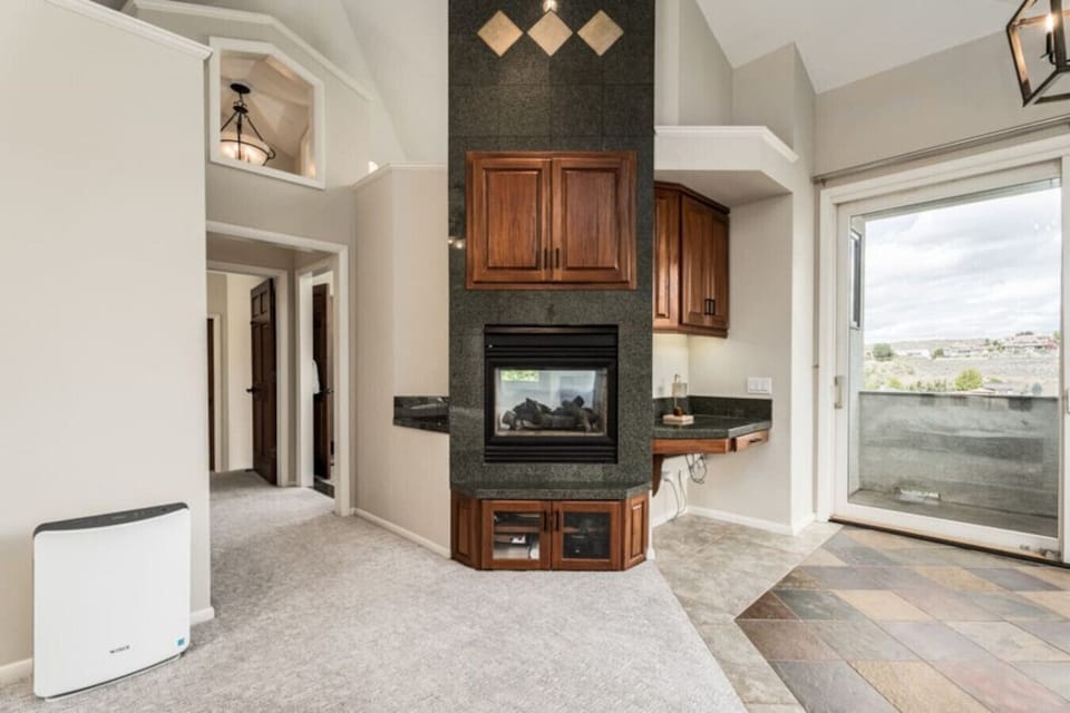 Master Bedroom (Top Level)