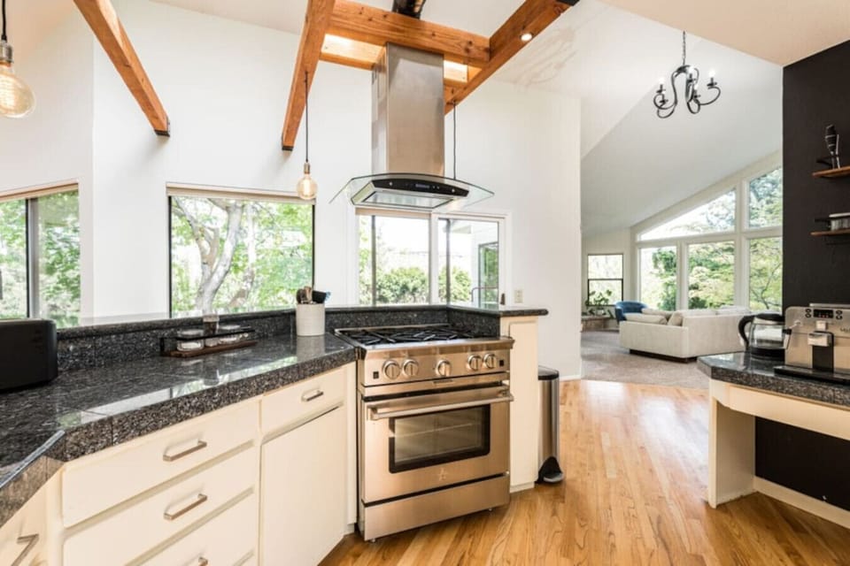 Kitchen (Mid Level)