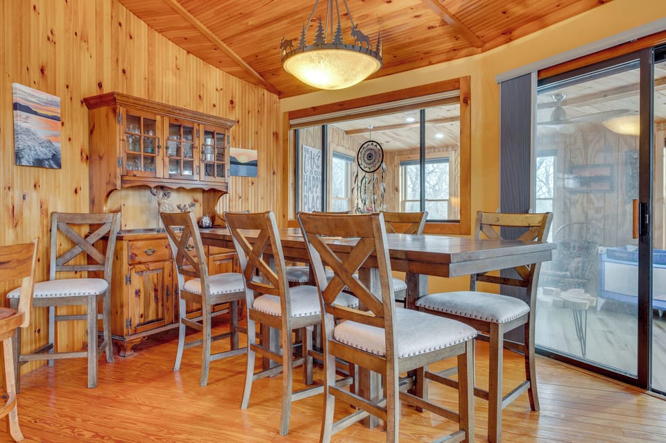 Dining Area | Dishware/Flatware Provided | 2nd Floor