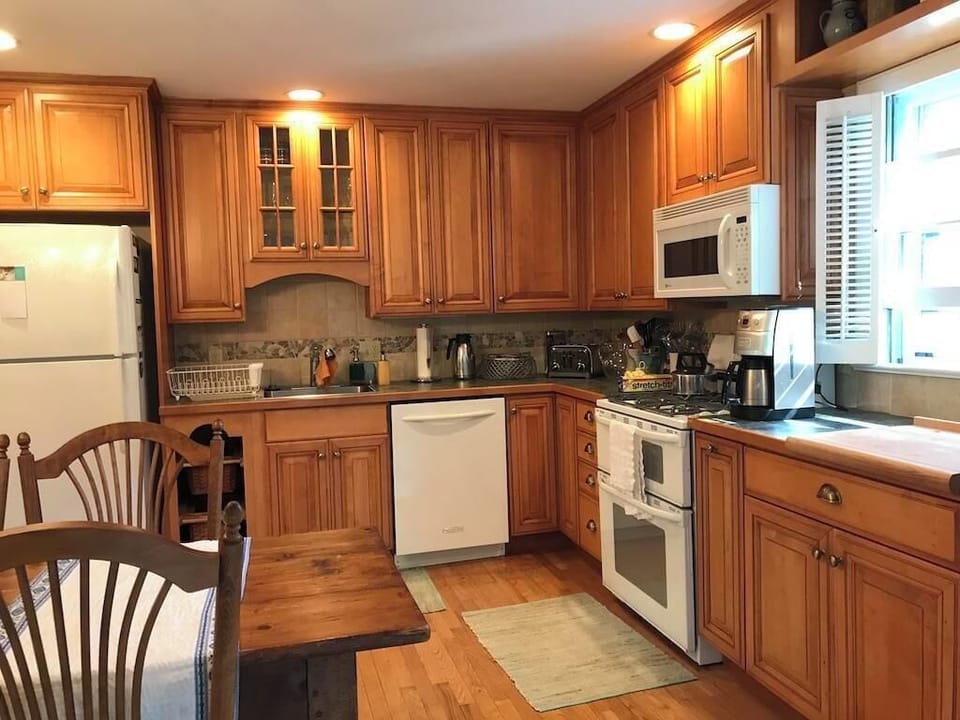 Cottage, Multiple Beds, Kitchen, Garden View | Private kitchen | Coffee/tea maker