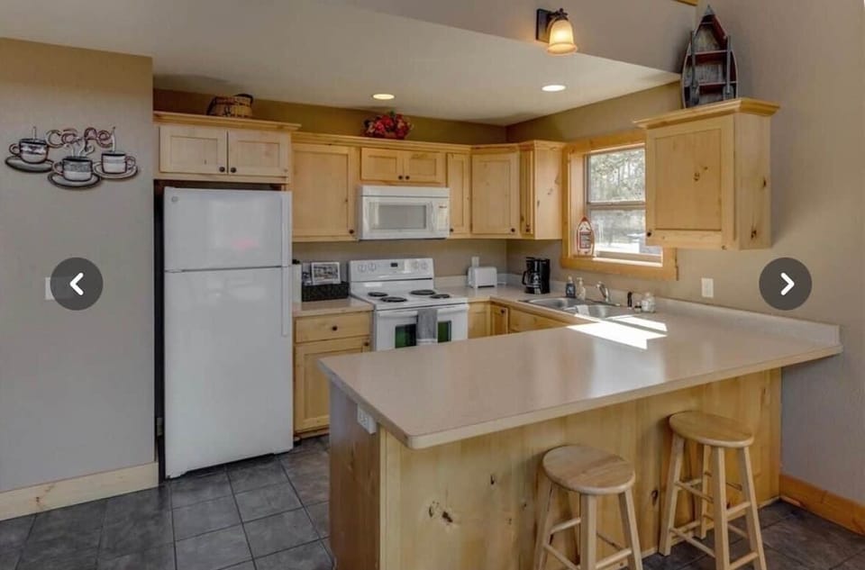 Kitchen Cabin 103