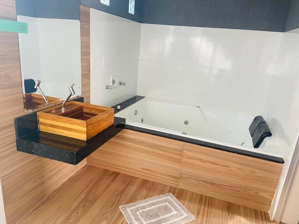 Superior Room | Bathroom | Towels, soap, toilet paper