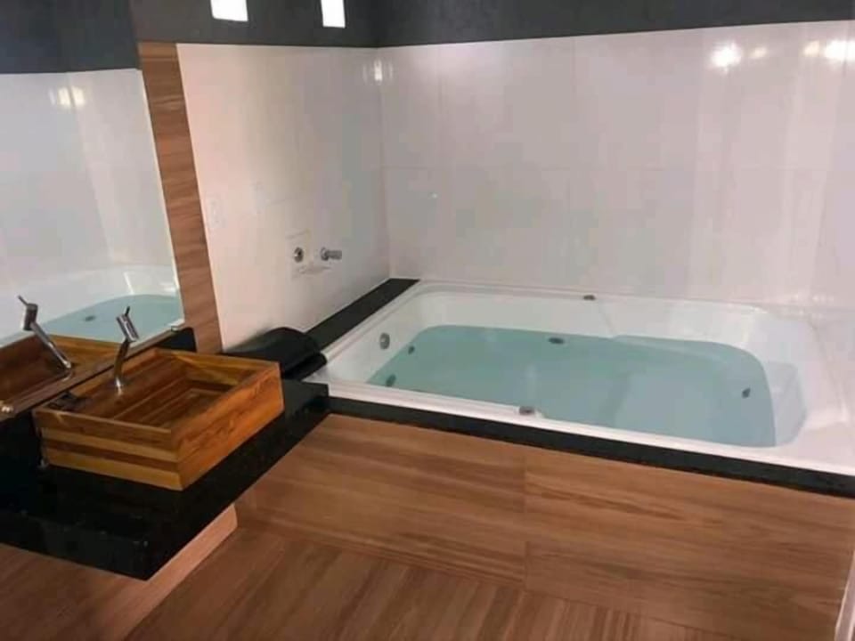 Superior Room | Bathroom | Towels, soap, toilet paper