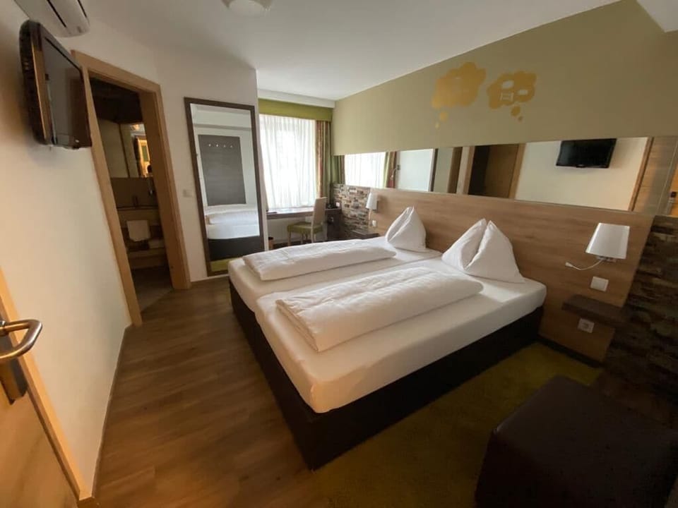 Economy Room, 1 Bedroom | In-room safe, blackout drapes, soundproofing, free WiFi