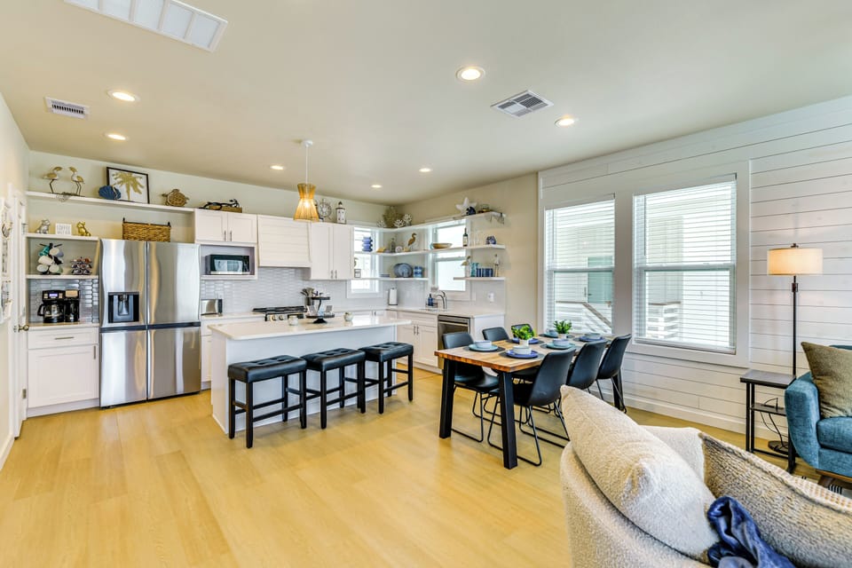 Kitchen | 1st Floor | Single-Serve/Drip Coffee Maker | Toaster | Cooking Basics