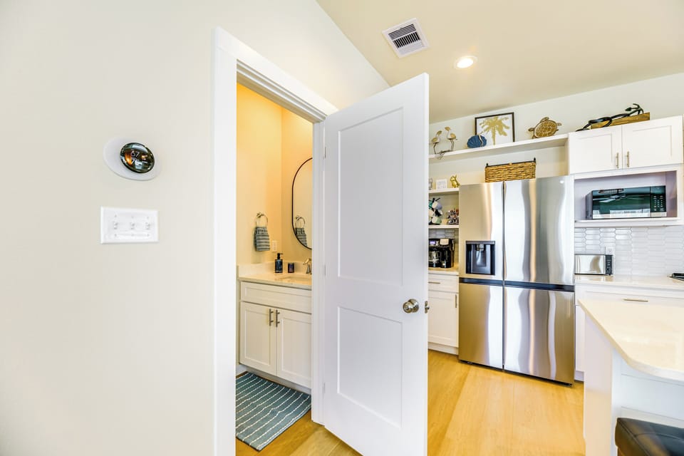 Half Bathroom | 1st Floor