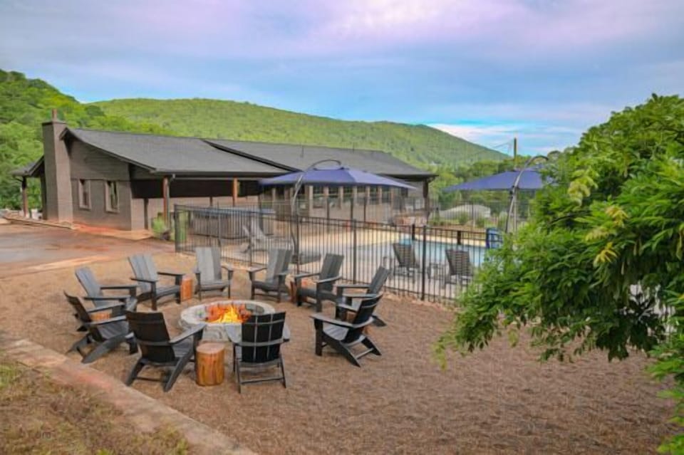 Fire Pit | Seats 10