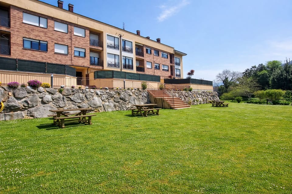 Property building,Facade/entrance,Garden,Balcony/Terrace,Garden view