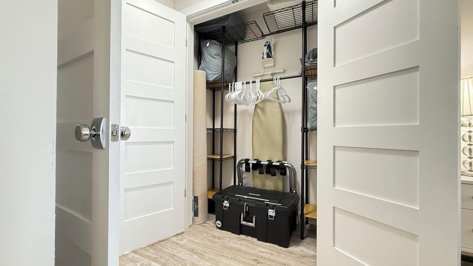 Ocean Trillium 303 (OT303) - New Smyrna Beach - King Bed Memory Foam 14 inch Mattress - USB chargers - Dedicated Remote Space - Computer Monitor - Large Smart TV with Roku