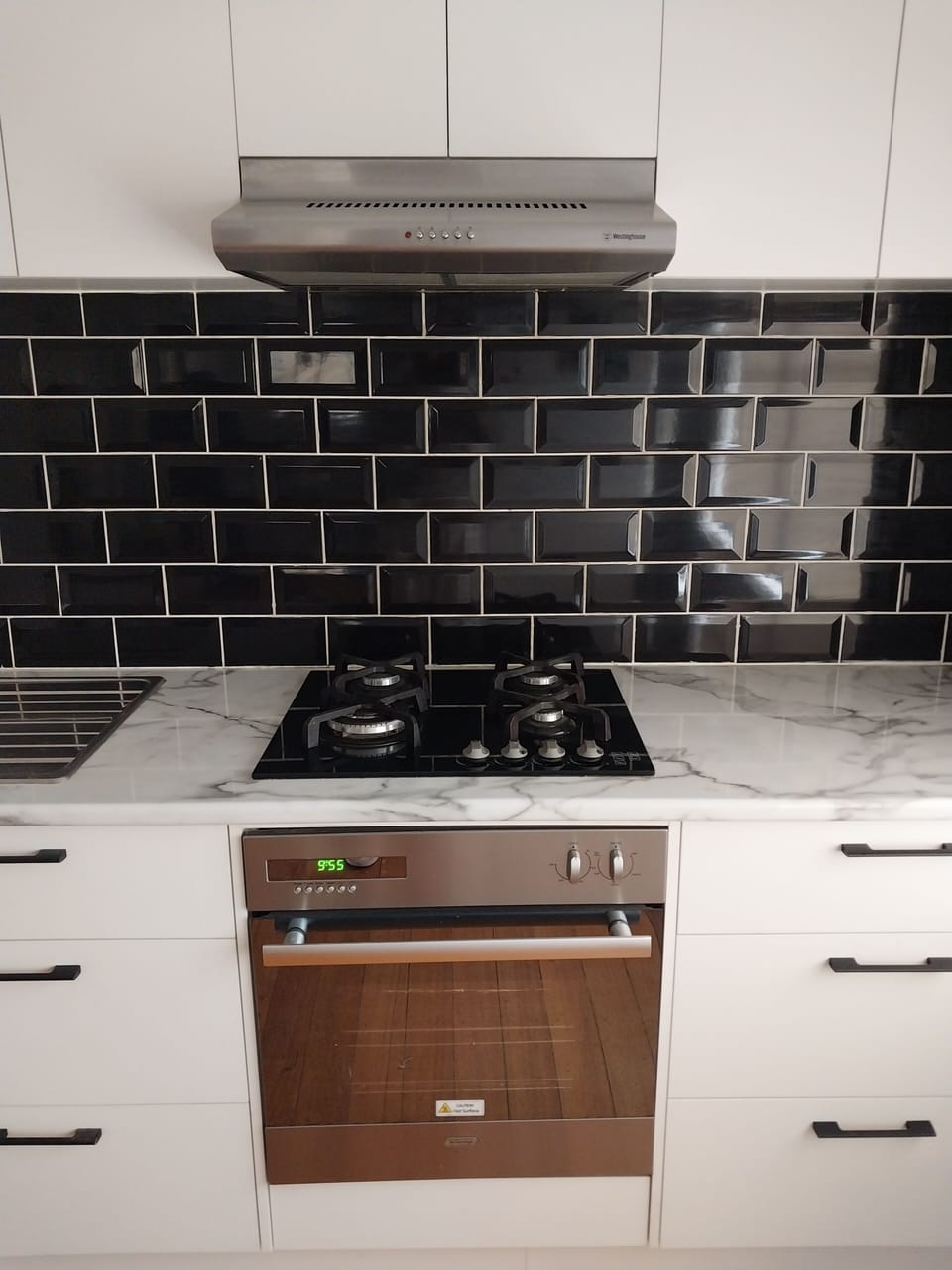 Gas stove with electric oven.  Various baking trays, pots & pans available.