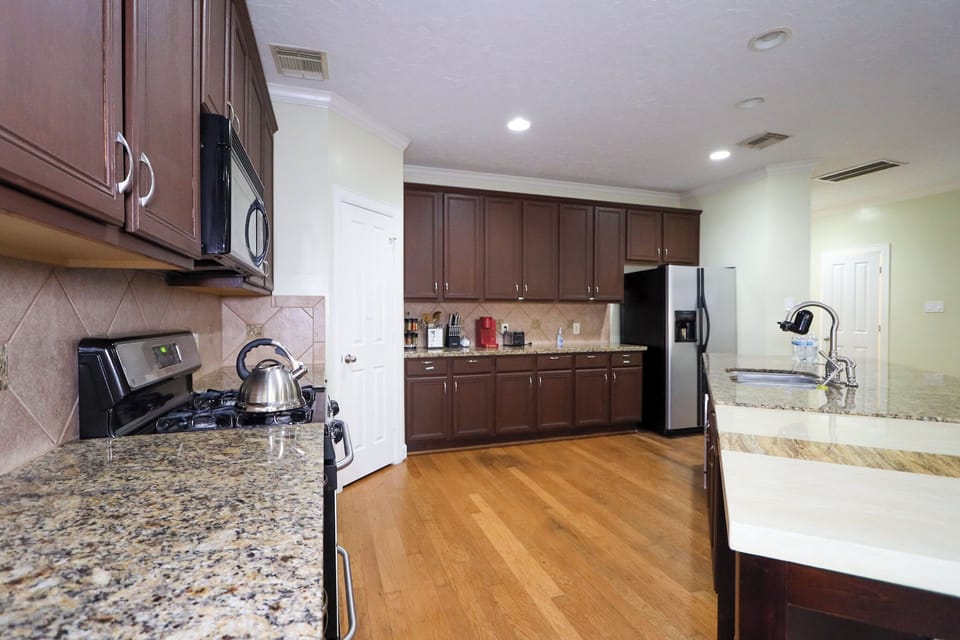 Prepare your favorite meals in the spacious, fully equipped kitchen.