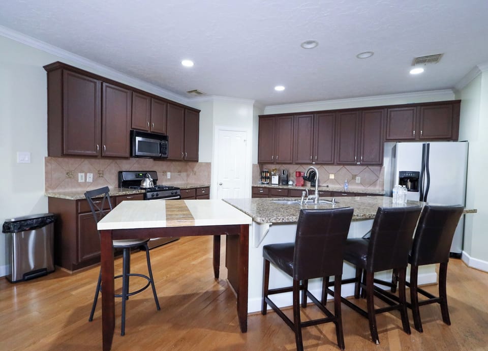 Serve your delicious meals easily at the lovely dining table.