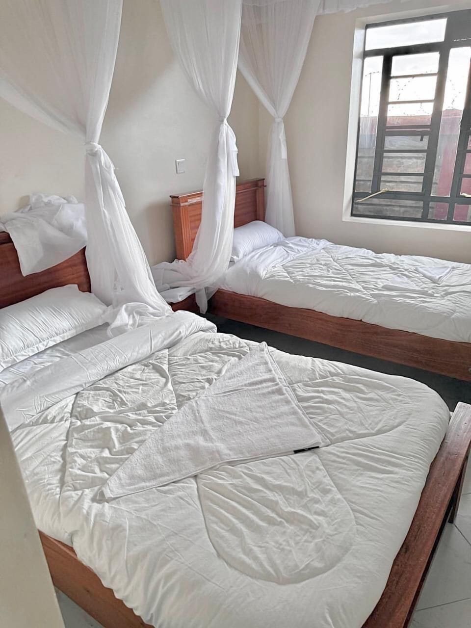Laptop workspace, free WiFi, bed sheets