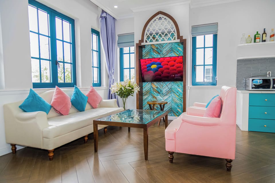 Luxury Villa, Garden View | Living area | 55-inch LED TV with cable channels, streaming services