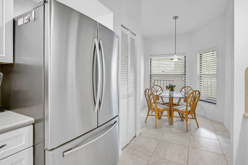 kitchenette makes for a nice spot to enjoy a light meal