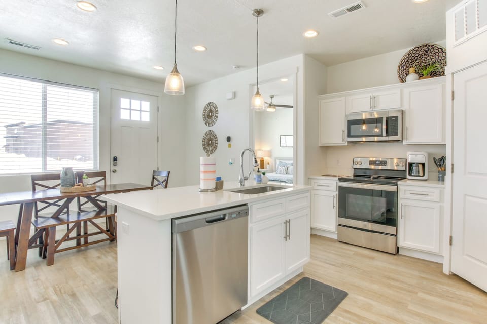 Kitchen | Cooking Basics | Dishwasher | 2-Story Townhome