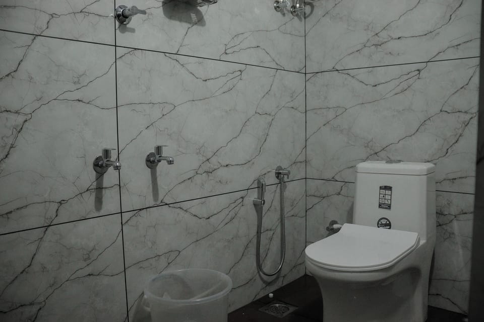 Deluxe Double Room, 1 Queen Bed, Private Bathroom, Lake View | Bathroom | Shower, slippers, towels, soap