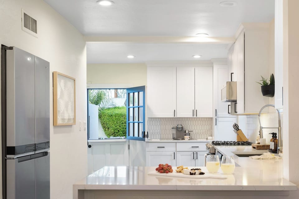 Kitchen built with great flow while you prepare deliciousness.
And that dutch door! 