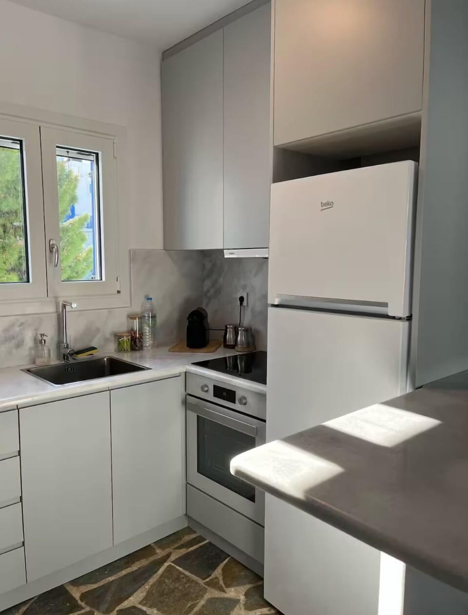 Full kitchen