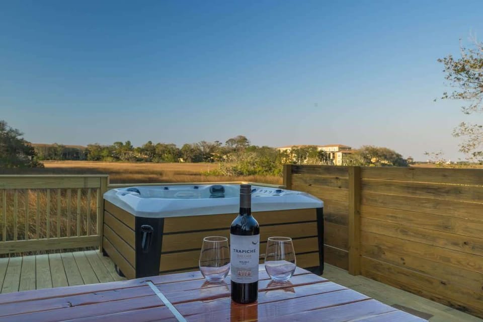 Outdoor spa tub
