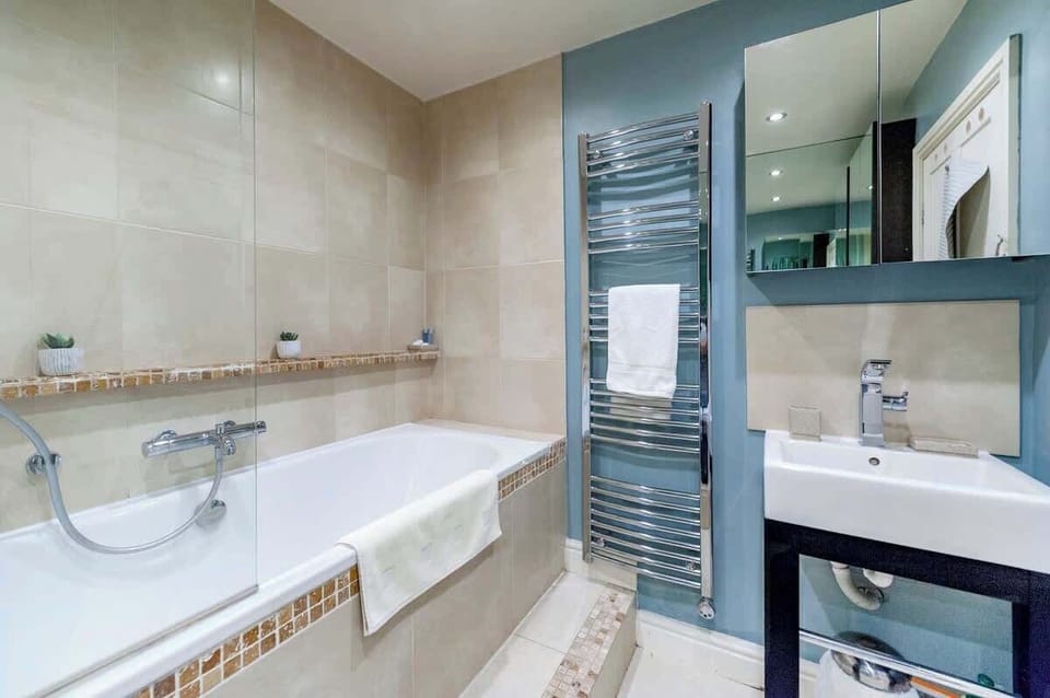 Bath tub - Bathroom