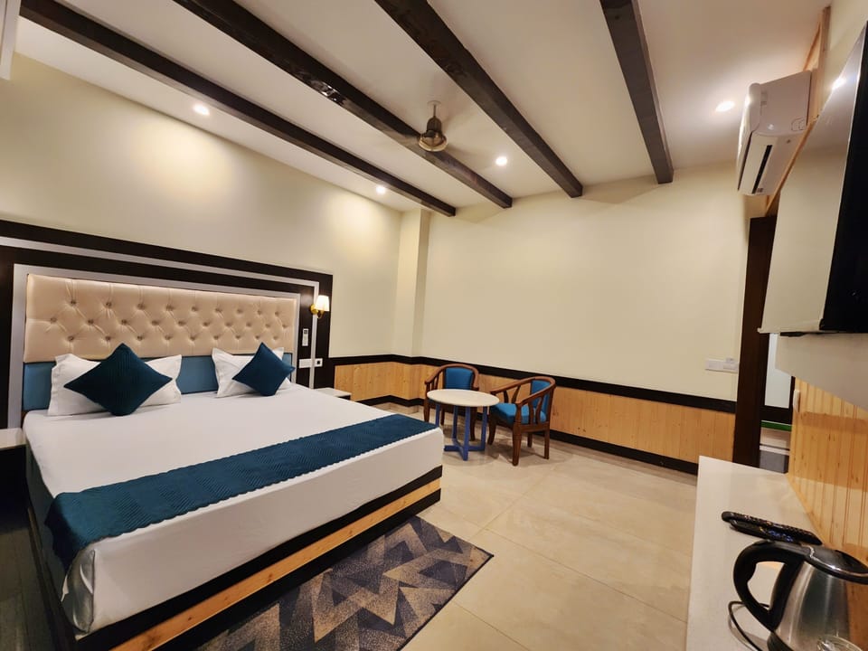 Deluxe Room | Blackout drapes, iron/ironing board, free WiFi