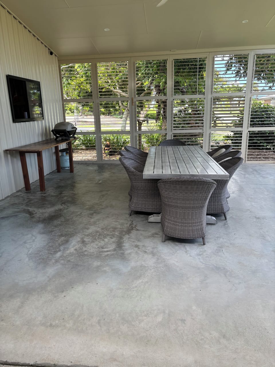 Outdoor dining