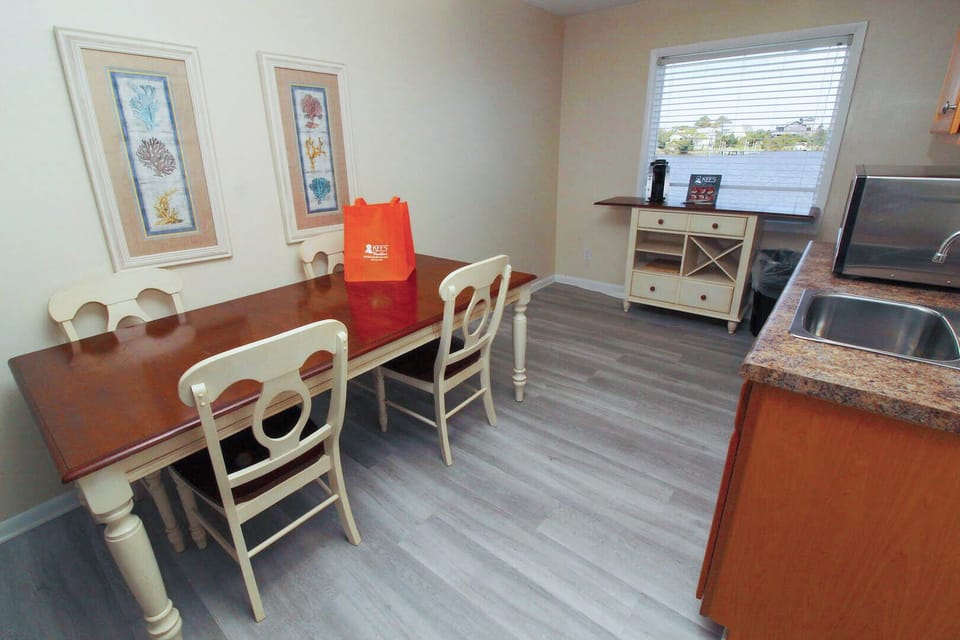 Interior of Room 7 at the Fin n Feather Waterside Inn