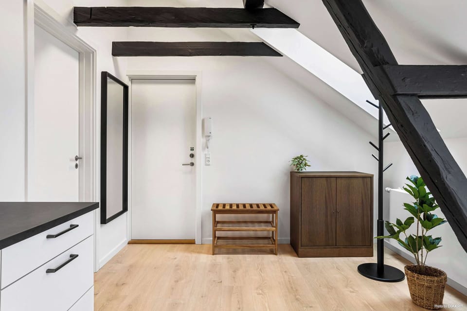 Entrance with shoe-rack, drawers and a coat-hanger, along with a full-size mirror.