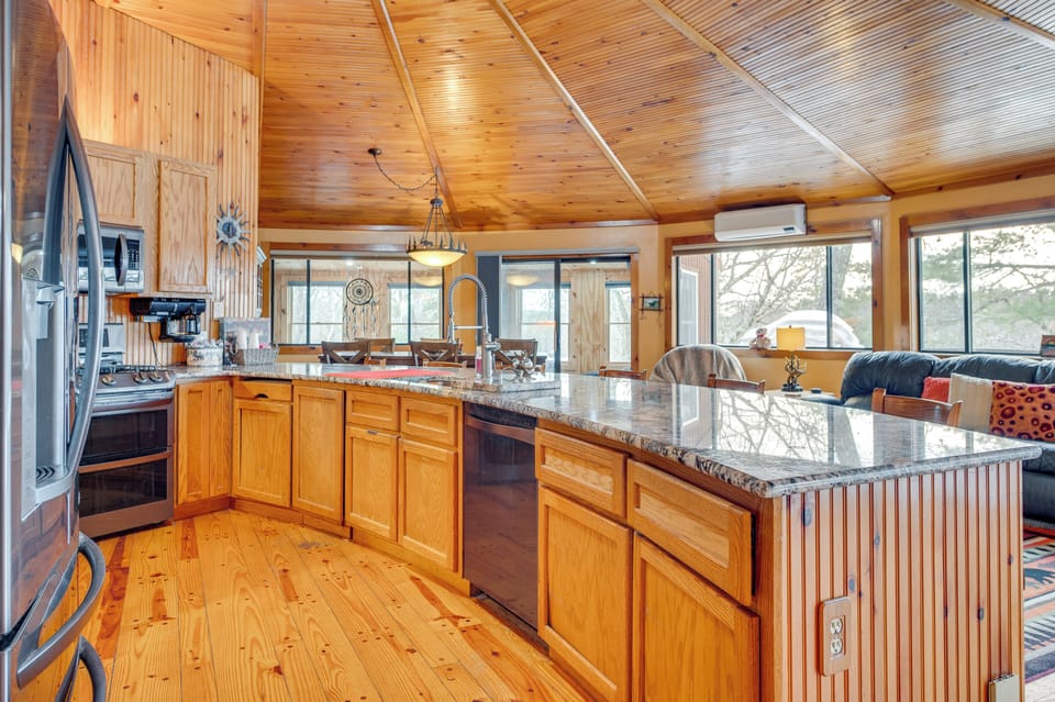 House (4 Bedrooms) | Interior