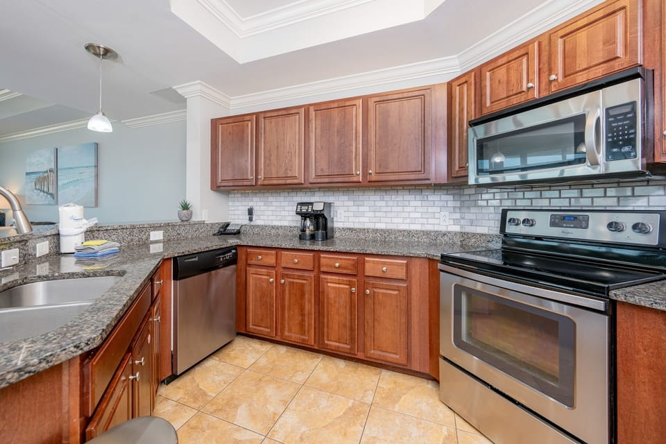 Condo, 4 Bedrooms | Private kitchen | Coffee/tea maker, fridge, oven