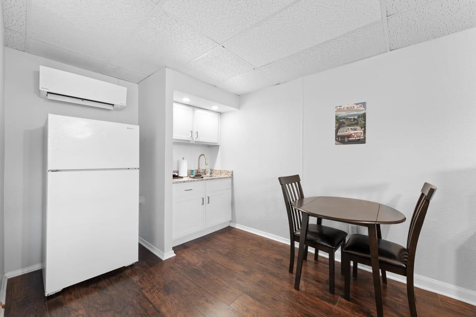 Condo, 1 Bedroom | Dining