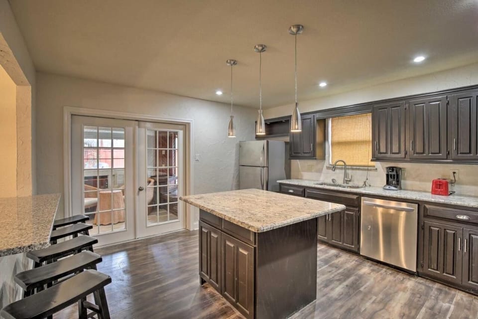 House, 5 Bedrooms | Private kitchen | Fridge, oven, coffee/tea maker, toaster