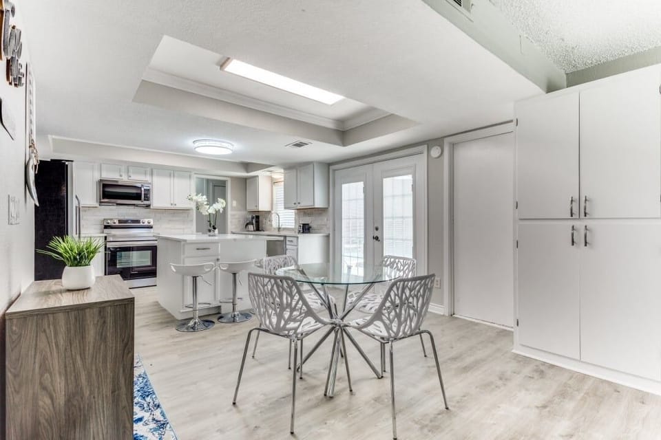 House, 5 Bedrooms | Dining