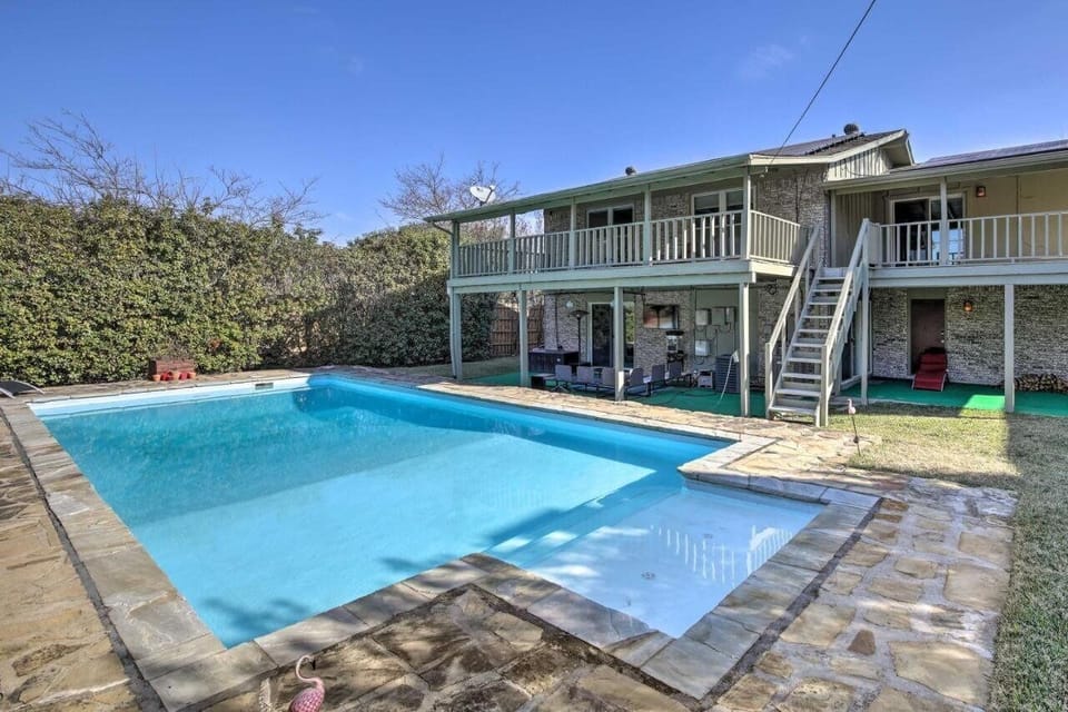 House, 4 Bedrooms | Pool