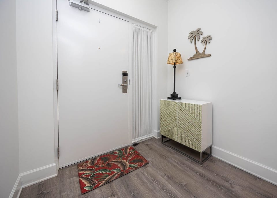 Condo, 3 Bedrooms | Interior