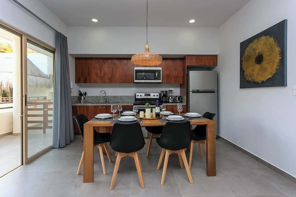 Dining Table & Fully Equipped Kitchen