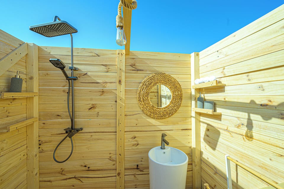 Deluxe Tent | Bathroom | Shower, free toiletries, towels, soap