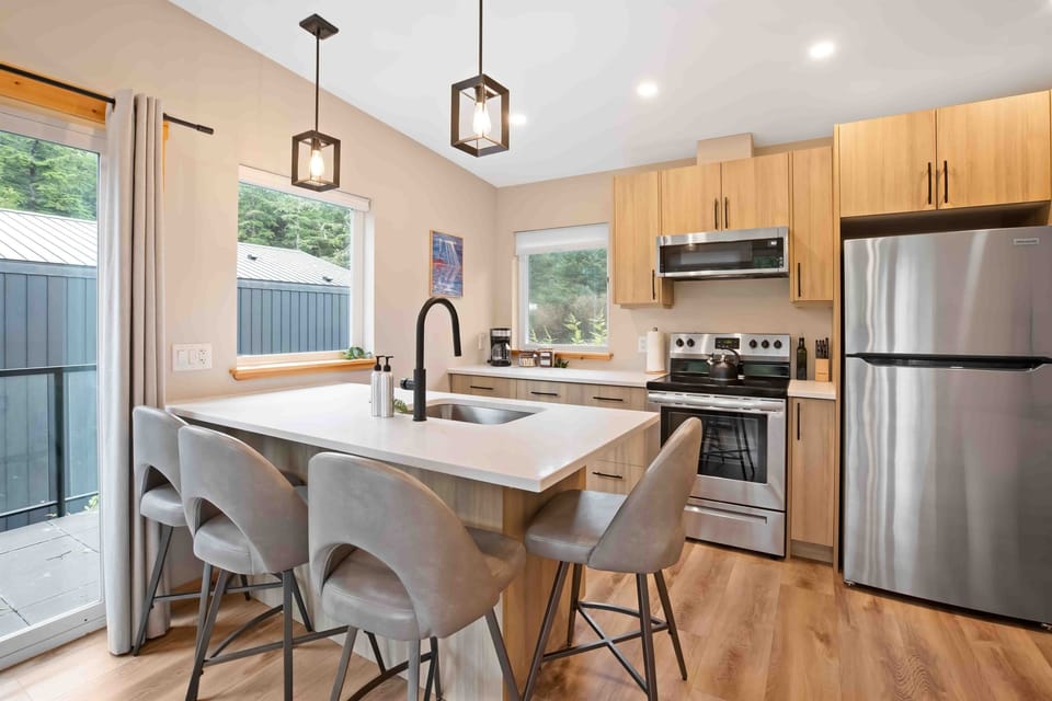 Kitchen island for meals(4 bar stools only)